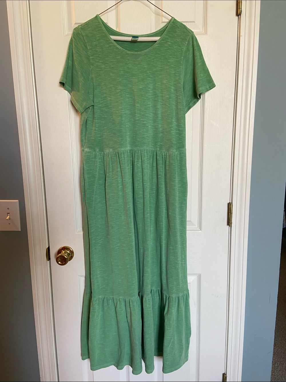 Women’s Green Short Sleeve Tiered Midi Dress